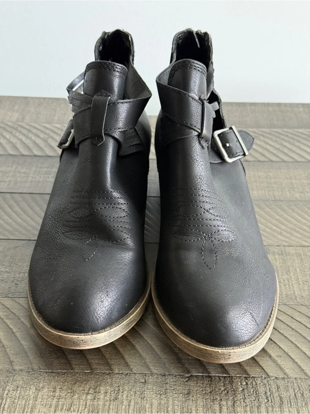 Jellypop Women's Black Cutout Buckle Ankle Boots Size 8.5